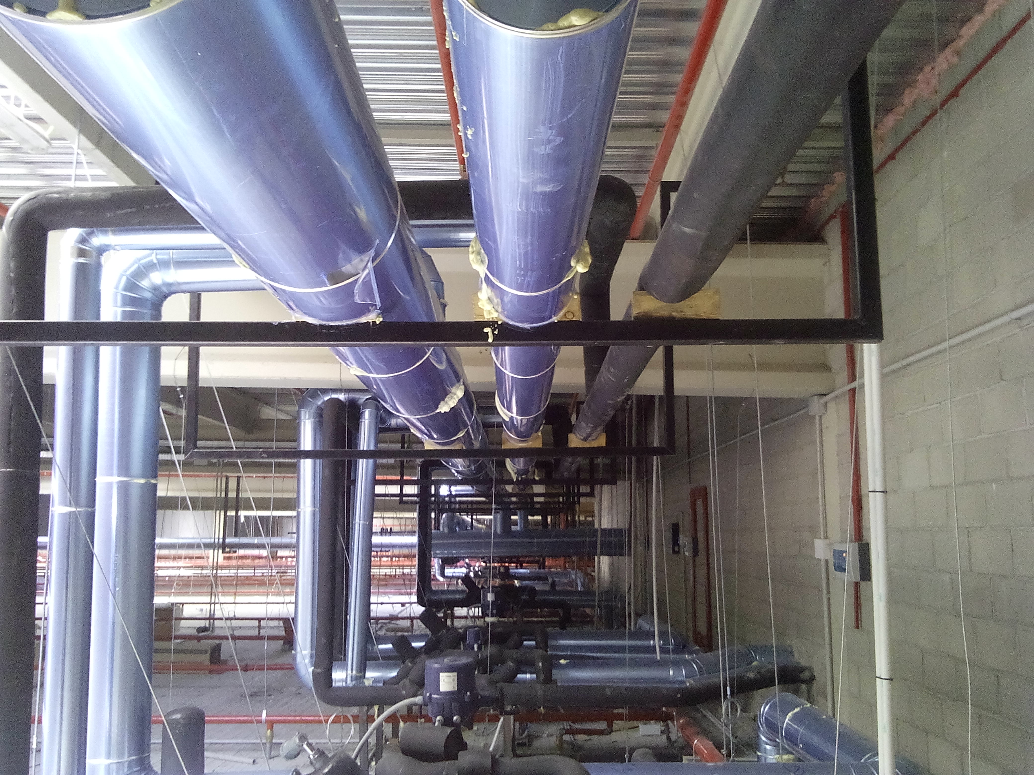 Montaje de tuberías para sistemas de refrigeración industrial